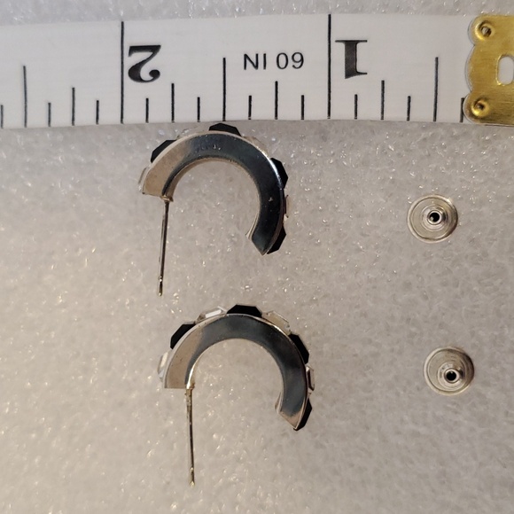 TRIFARI Silver Tone Black & White Half Loop Earrings - Picture 3 of 5